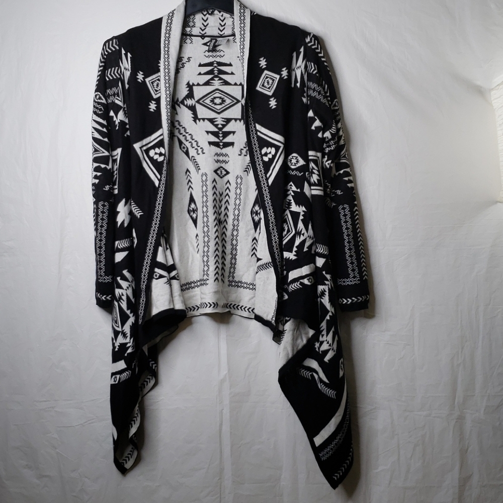 DIVIDED by H&M brand women's sweater